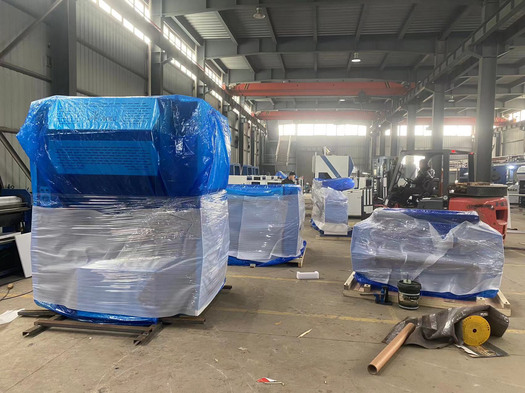 全自動(dòng)立式高速卷筒覆膜機(jī) 全自動(dòng)立式高速卷筒覆膜機(jī)